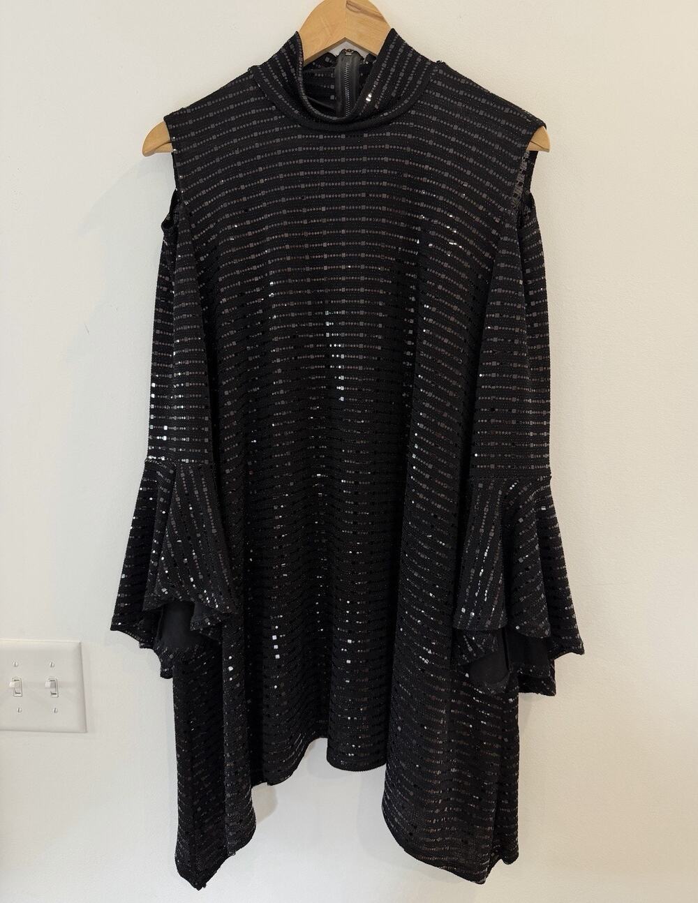 IC By Connie K Women's Size XL Tunic Top Black Metallic Cold Shoulder